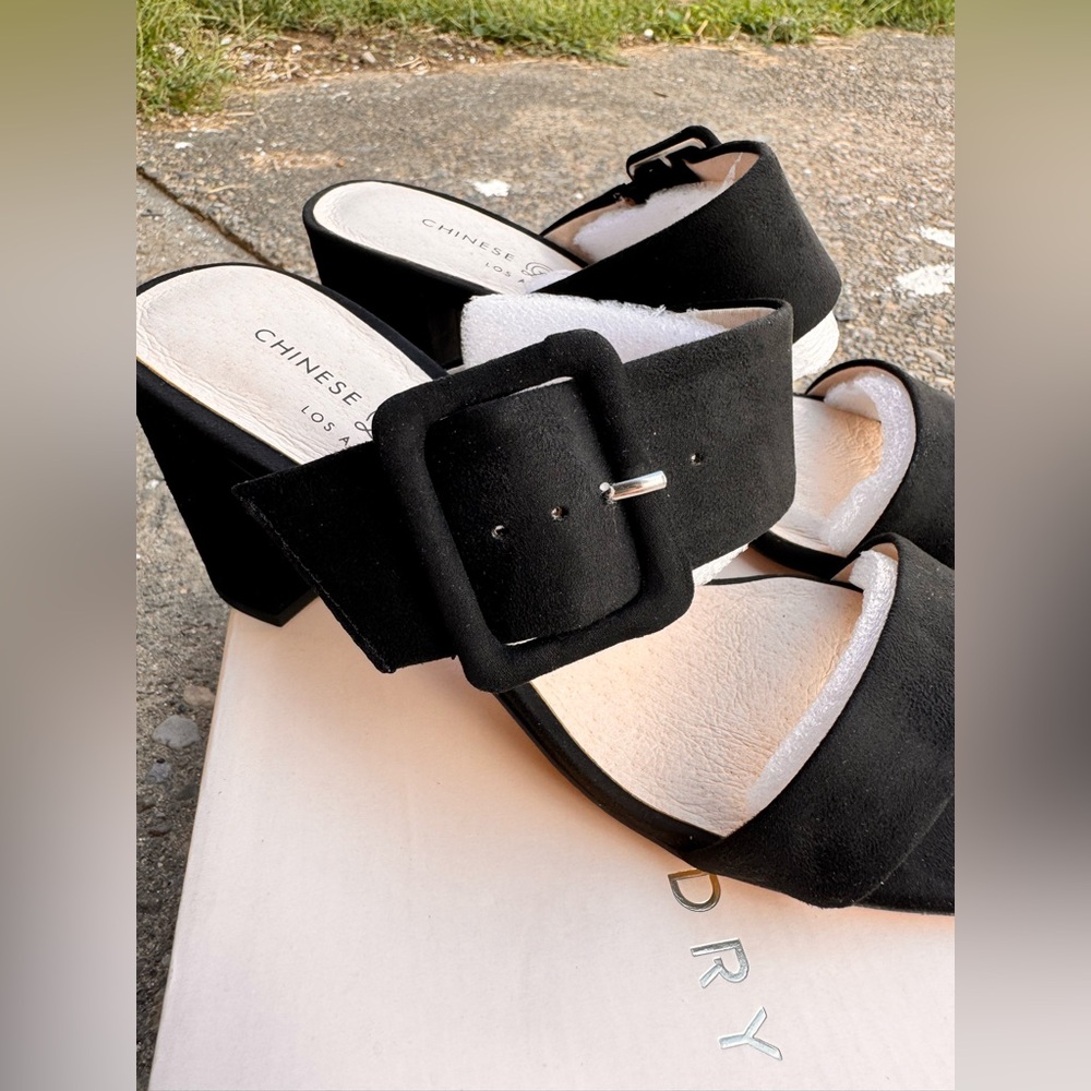 CHINESE LAUNDRY Yippy Block Heel Buckle Straps - Picture 4 of 10